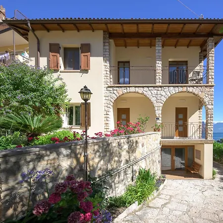 Breathtaking View. Apartamento Malcesine